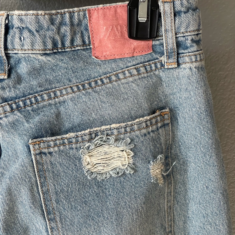 ZARA STRAIGHT LEG JEANS